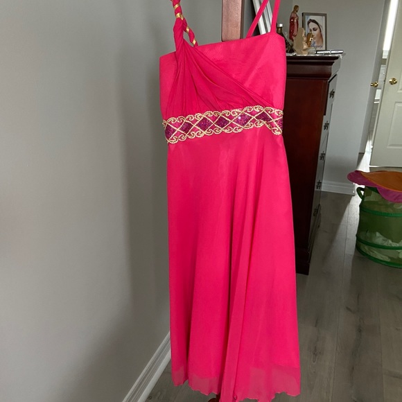 Toys and dresses - Picture 8 of 12